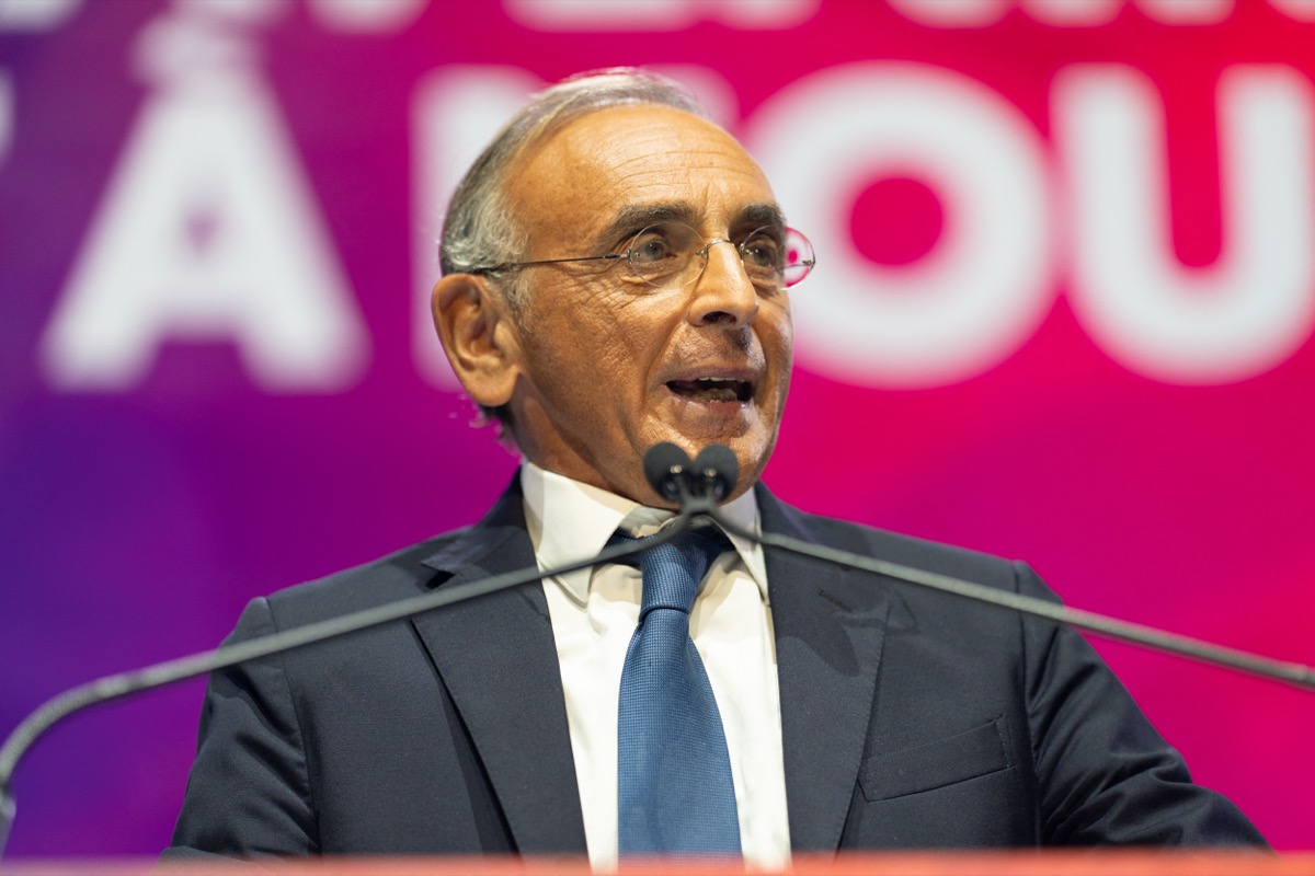 Éric Zemmour défend le recours aux robots et à l’intelligence artificielle pour remplacer une partie des travailleurs immigrés dans plusieurs secteurs.